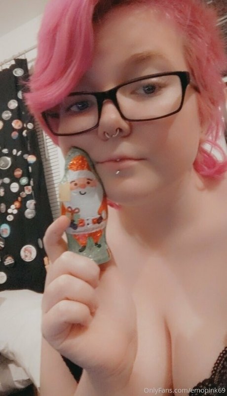 emopink69 hd actress pic