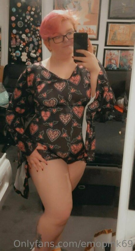 emopink69 model high quality photo