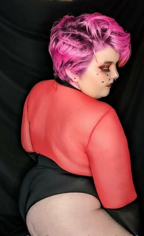 emopink69 sexy model photo