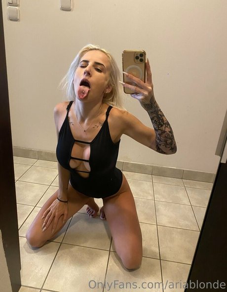 ariablonde star sexy pictures