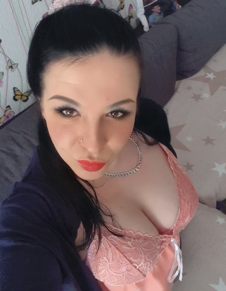 Milf Showsf pornstar exclusive pic