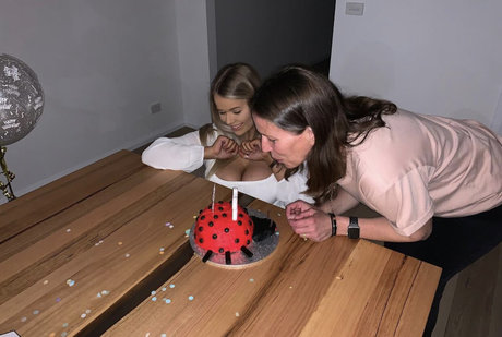 Lauren S model top picture