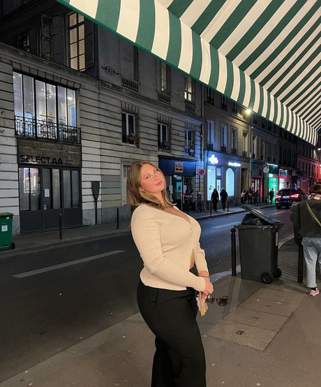 Sophia From Perth star exclusive pics