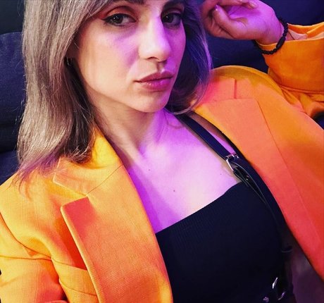 laure bv pretty actress gallery