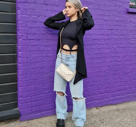 laure bv free star galleries