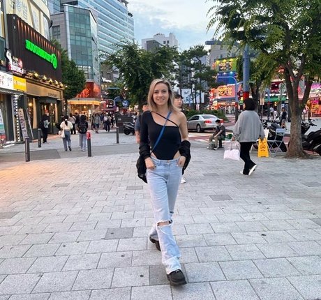 laure bv star adult galleries