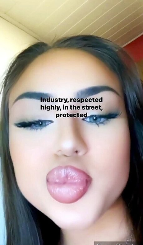 Fiona Schramm model adult picture