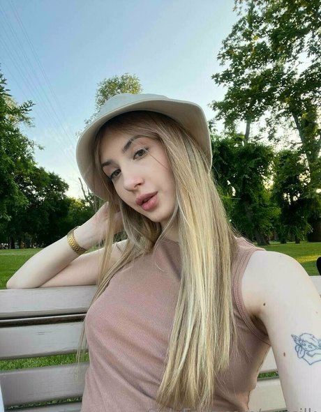 mrssilk art model gallery