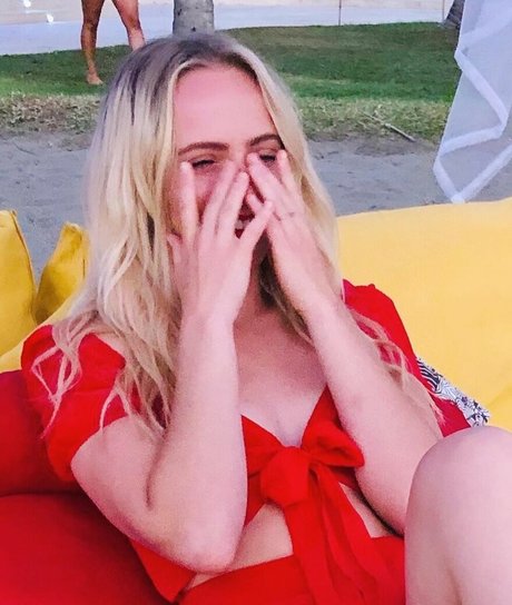 Madilyn Bailey erotic model pics