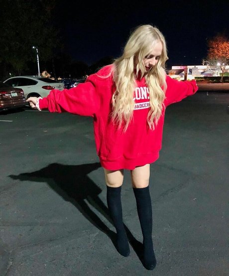 Madilyn Bailey best actress pictures