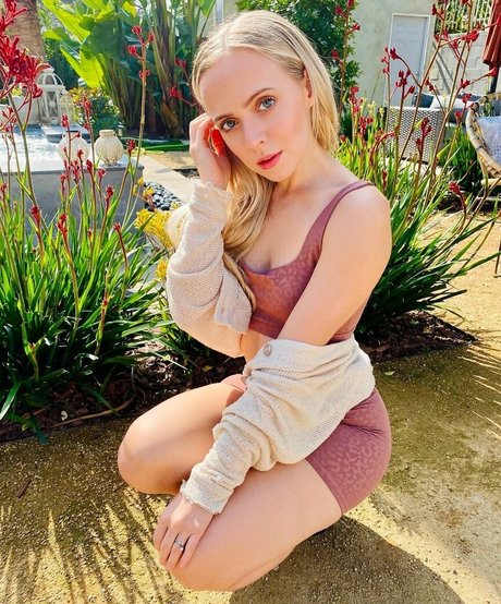 Madilyn Bailey perfect pornstar pics