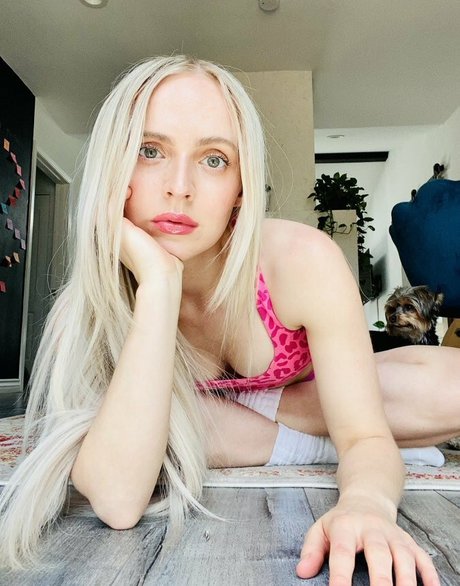 Madilyn Bailey pornstar exclusive photos