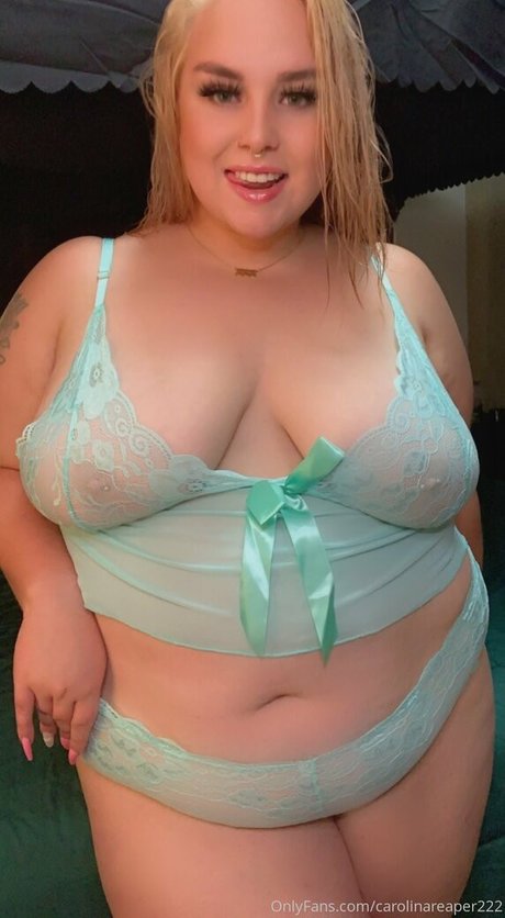 carolinequinnvip naked model pic