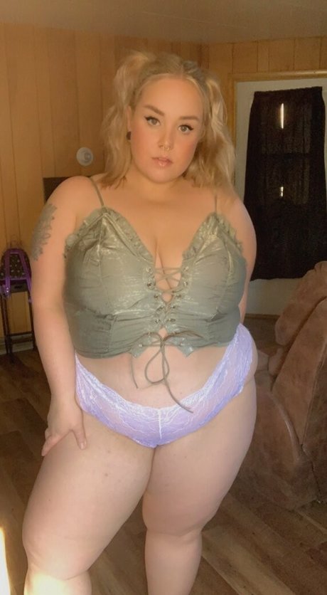 carolinequinnvip best model img