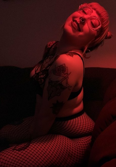 trrashvixen nude model galleries