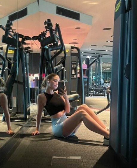 fab ienne0805 model pornographic images