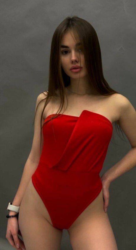 minilia sexy actress pic