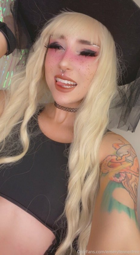 emeryfennecfree sexy model pic