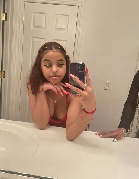 thaonly lili pretty pornstar picture