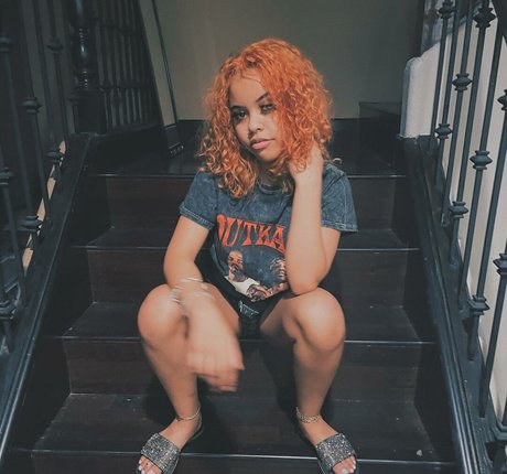 thaonly lili naked star img