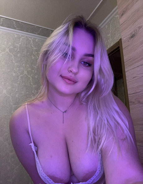 fluffy bun hd actress pictures