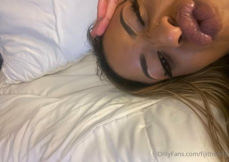 fijithedrip model pornographic image