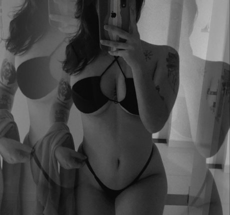 Amanda Liz erotic pornstar photos