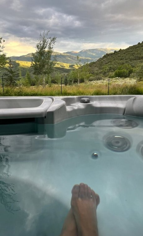 Jennifer Holland naked star pictures