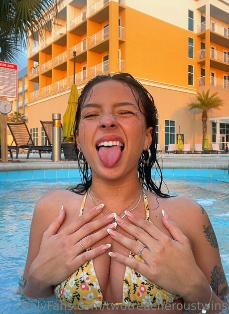 Leilianna Solis model sex pic