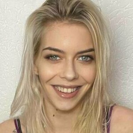 badbbyskyfree beautiful actress pic