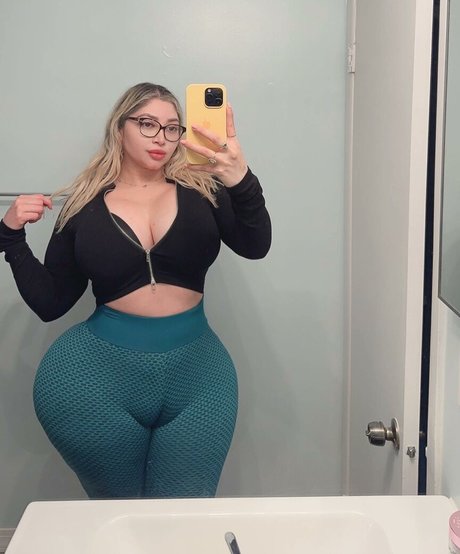 Desiy Garcia xxx model image