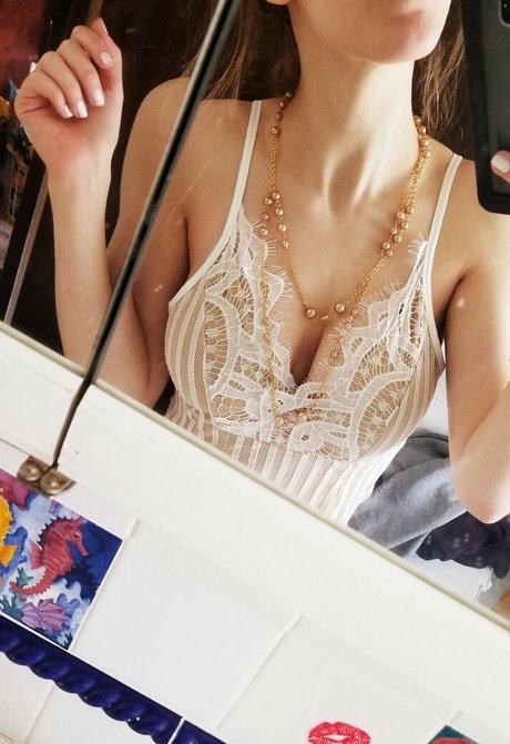 savingmyinsanity beautiful model picture