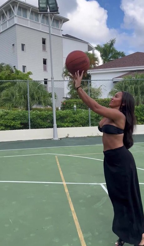 Sian Gabbidon adult model photo