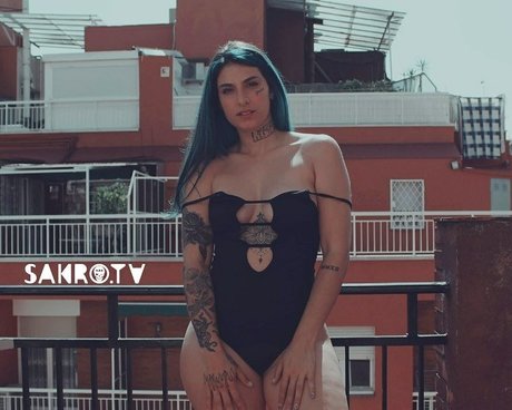 Camilla Leotta adult model img