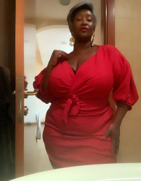 madam___caramel naked pornstar pics