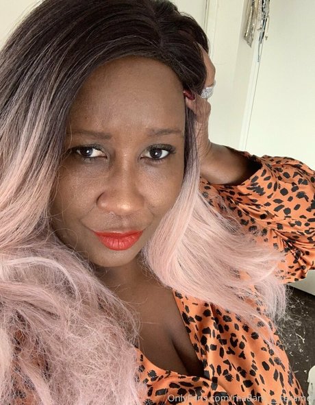 madam___caramel model exclusive galleries