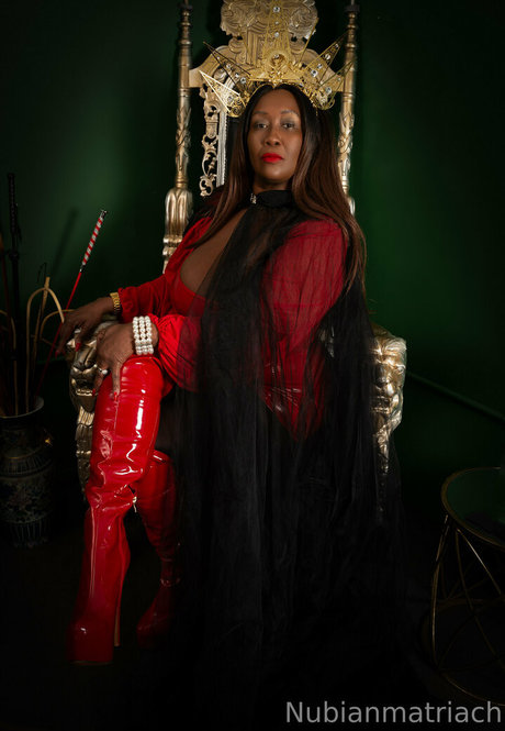 madam___caramel pornographic star picture