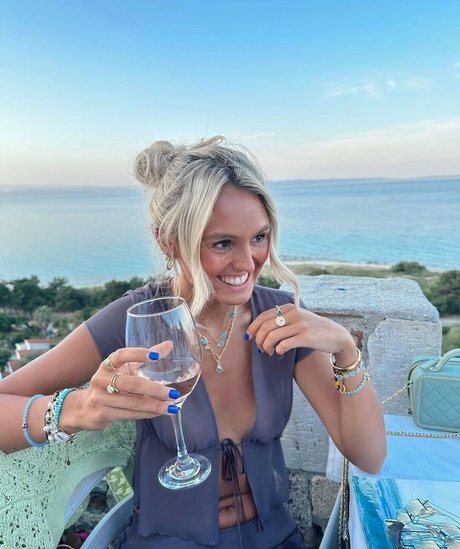 Misha Grimes pretty actress galleries