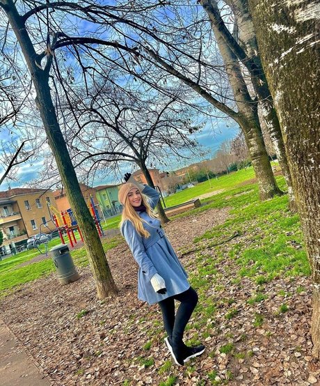 Elloah Guedes beautiful model photos