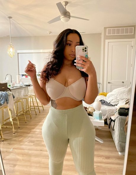 robynbanks best model pictures