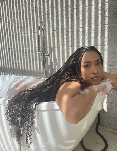 robynbanks art model pics