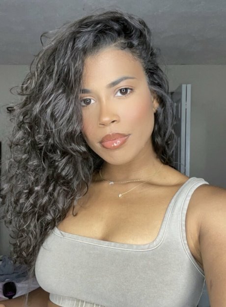 Taylor Haller pretty actress archive