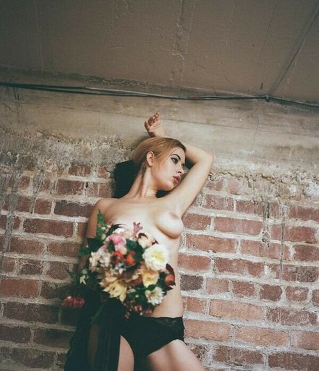 Uli Krown model hd image