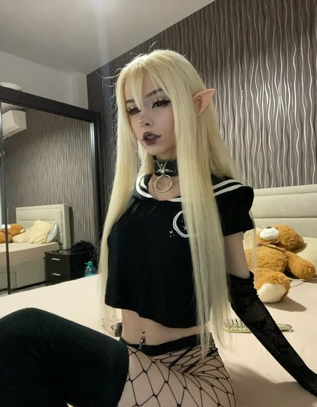 Xenomyy model nude gallery