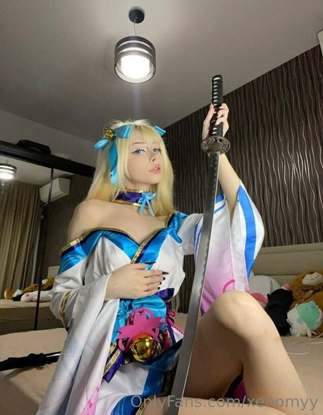 Xenomyy sexy actress photo