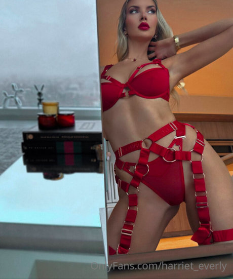 Harriet Everly exclusive star photo