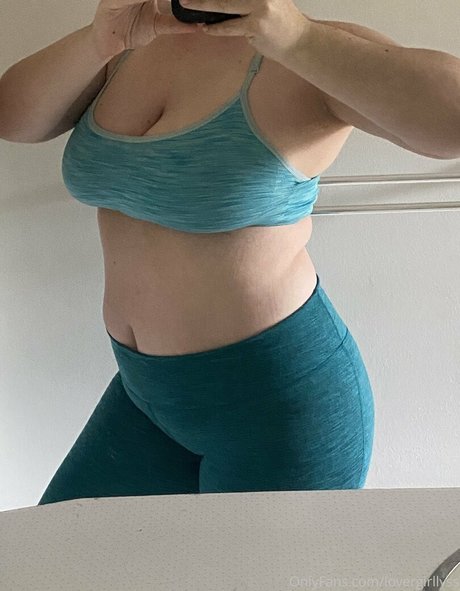 lovergirllyss model nude archive