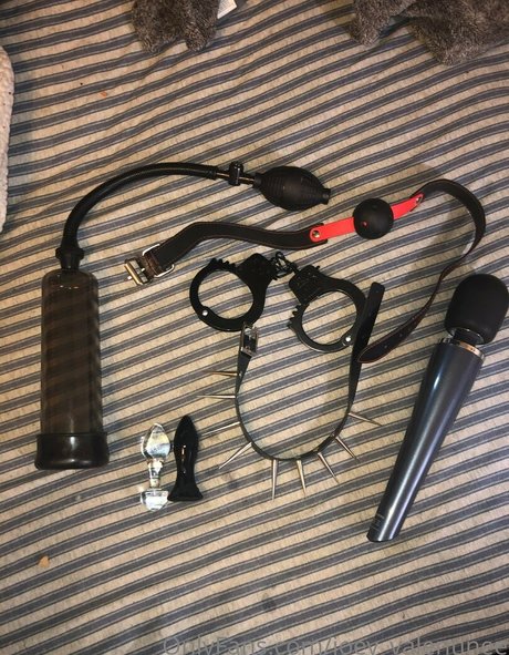 joey valentinee sexy actress photos