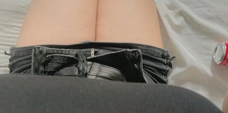 Slythye exclusive model pic