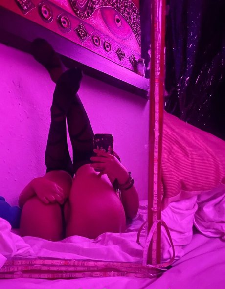 Slythye erotic pornstar pic